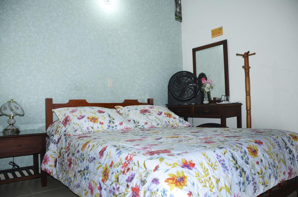 Hostal Isla Señorial San Gil Habitación foto